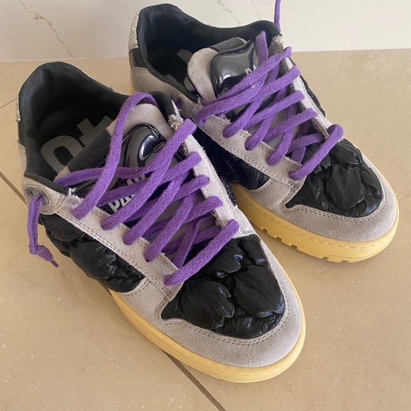 P448 Womens Gray Black Suede Modern Unique Parachute Sneakers Size 38 - Picture 1 of 11